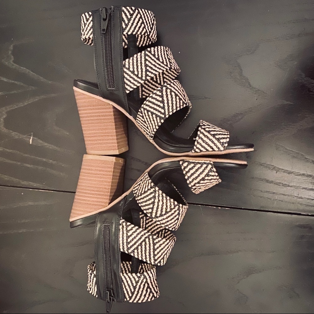 Universal Thread Elastic Strap Stacked Heel, 5.5 - image 2